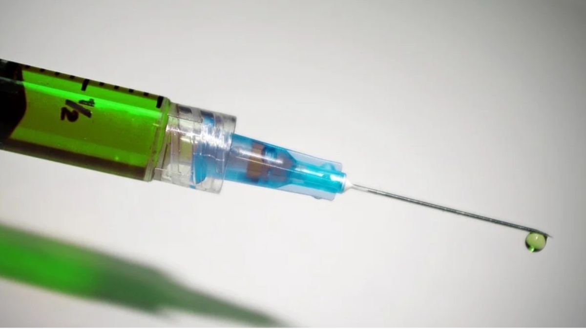 Глава Минздрава назвал сроки массовых поставок вакцины от COVID в регионы