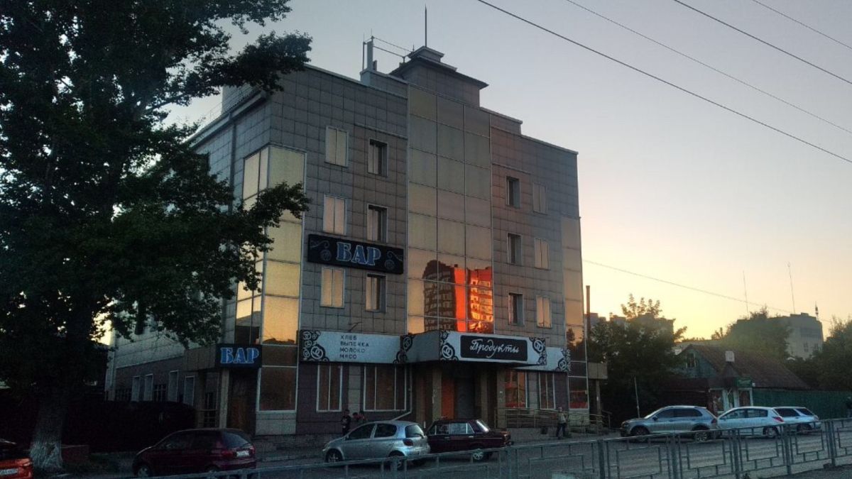 В Барнауле начали продавать магазин-"бомж" на Красноармейском