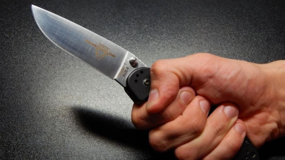 Мужчина с ножом напал на покупателя супермаркета в Бийске
