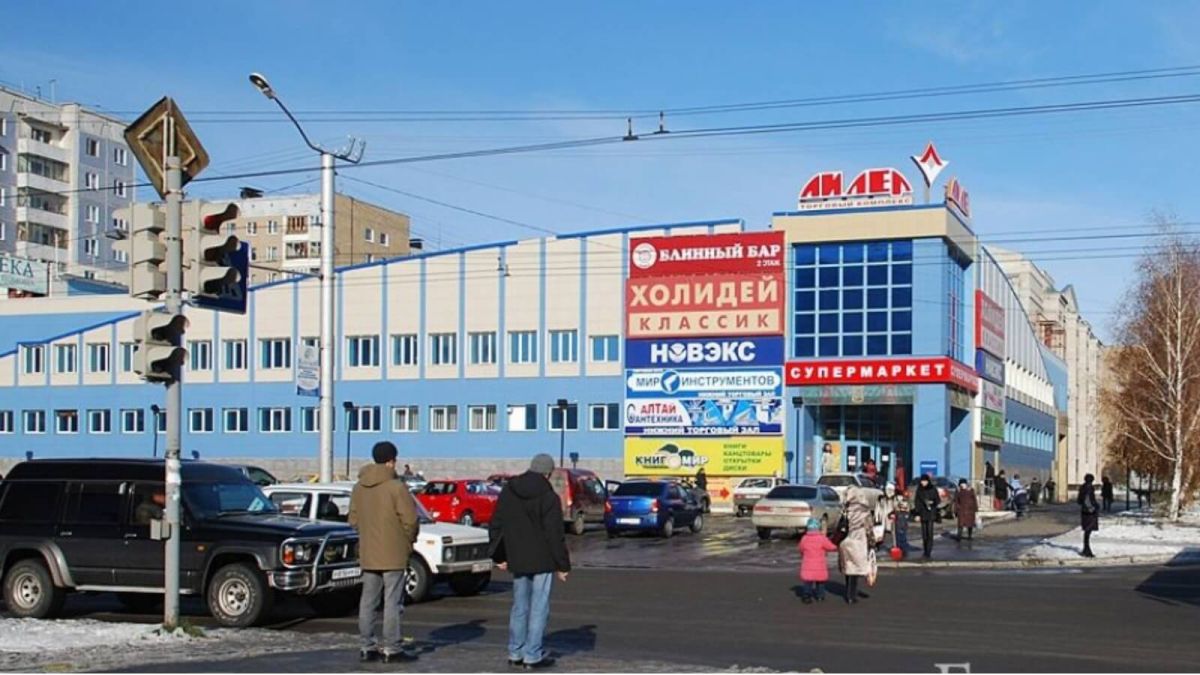 Обошла конкурентов: "Мария-Ра" выкупила торговый центр в Барнауле