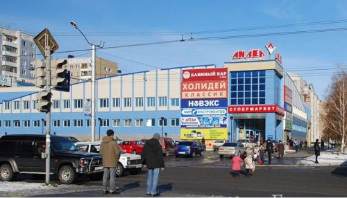 Обошла конкурентов: Мария-Ра выкупила торговый центр в Барнауле
