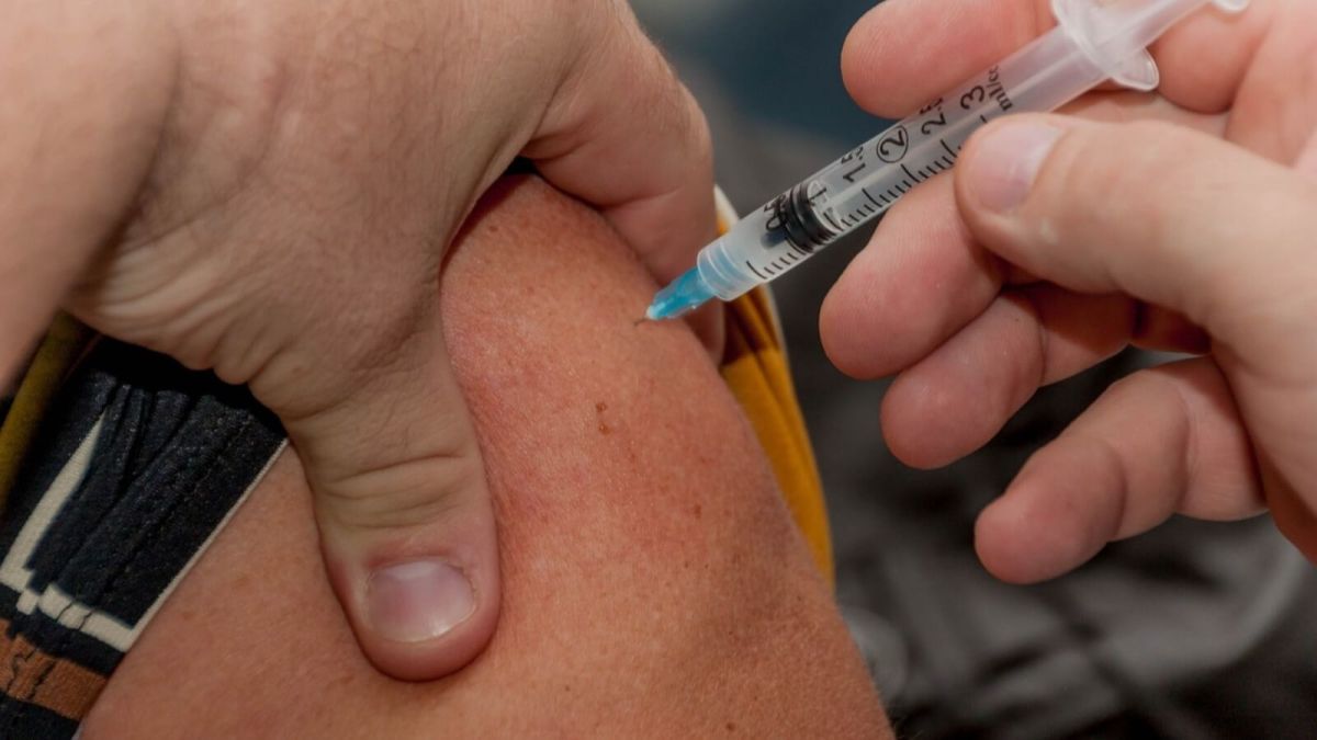 Прививки от гриппа поставили более 35 тысяч жителей Алтайского края