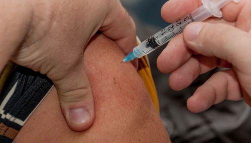 Прививки от гриппа поставили более 35 тысяч жителей Алтайского края