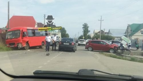 Двое пострадавших: в ГИБДД рассказали об аварии в пригороде Барнаула