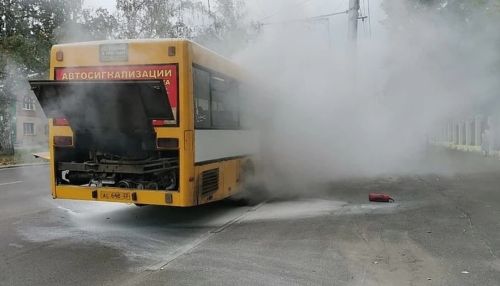 В Барнауле загорелся автобус с пассажирами - никто не пострадал