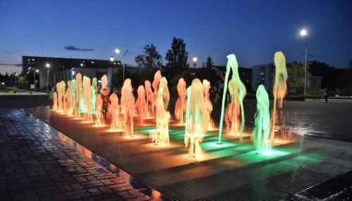 Пешеходный фонтан с подсветкой установили еще в одном алтайском городе