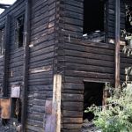 Что осталось от старого деревянного дома, сгоревшего в Барнауле 2 сентября