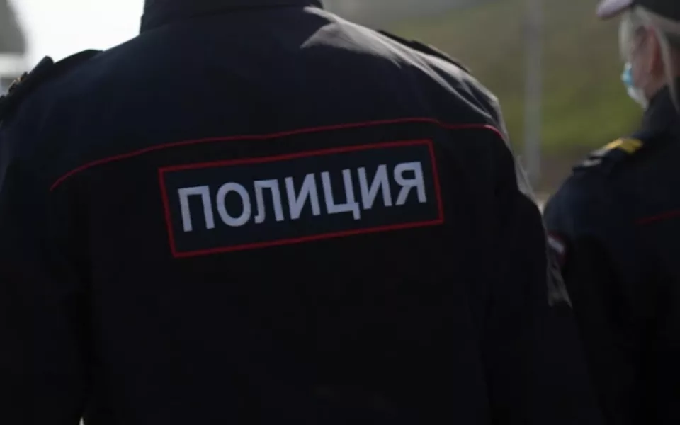 Ранены полицейские: что известно о нападении на общежитие в Уфе