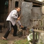 Пенсионерка из алтайского села объяснила, зачем убивает собак
