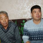 Как семья переселенцев из Китая живет в разрушающемся доме в Новоалтайске