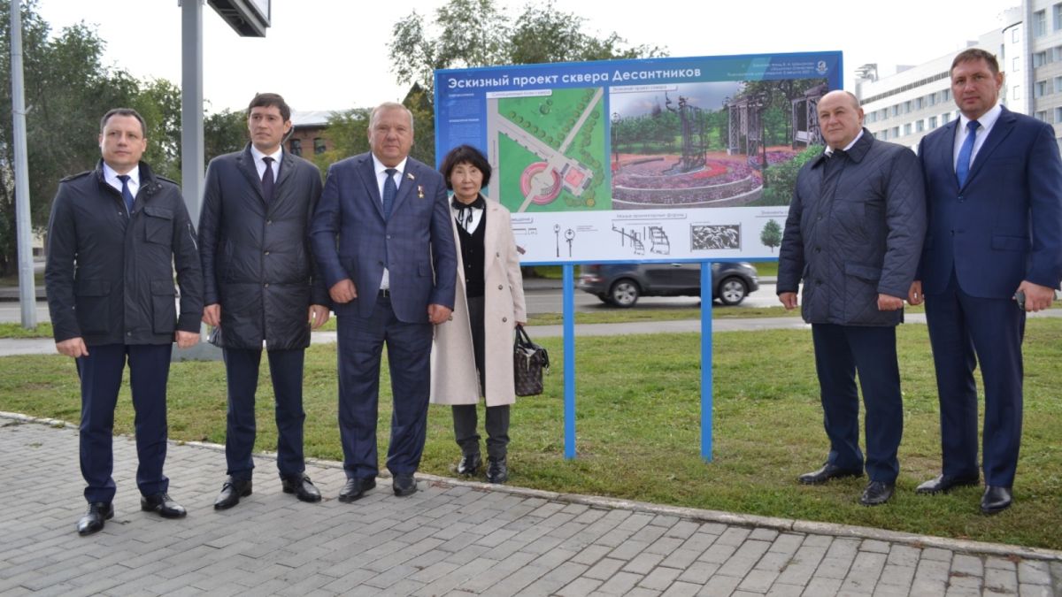 Герой России Владимир Шаманов посетил в Барнауле заложенный сквер Десантников
