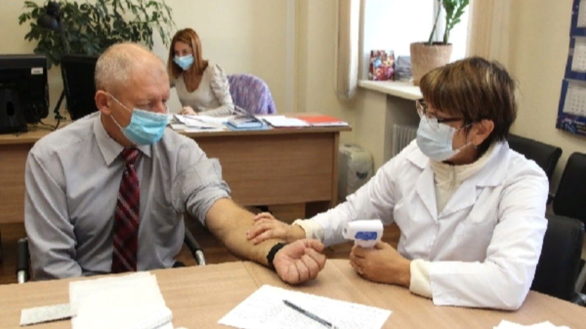 Депутаты Алтайского Заксобрания поставили прививки от гриппа