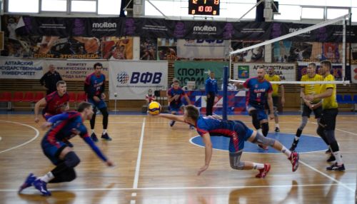 Как волейболисты барнаульского Университета пощекотали нервы болельщикам