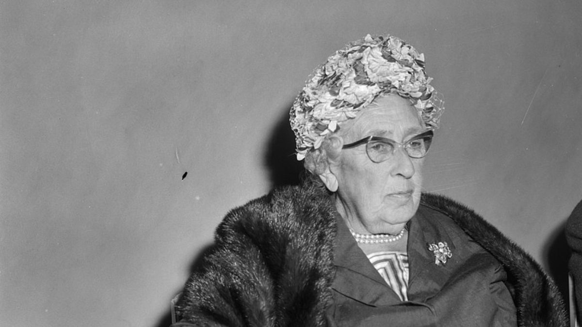 Разбиралась в ядах и тайно читала: факты об Агате Кристи к ее 130-летию