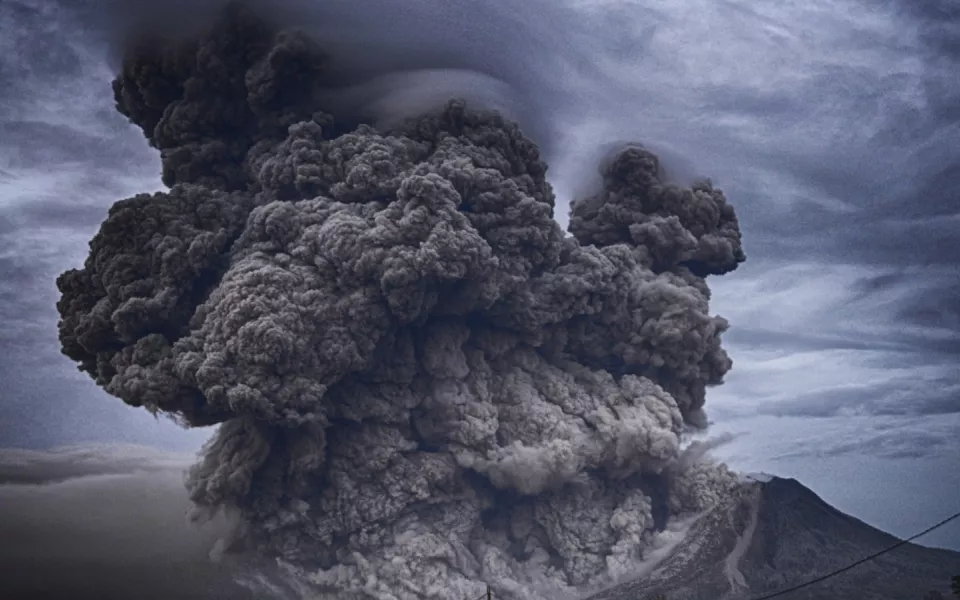 В Индонезии проснулся от спячки вулкан Марапи  есть погибшие