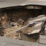 Огромная яма в центре: в Барнауле пешеходный переход ушёл под землю