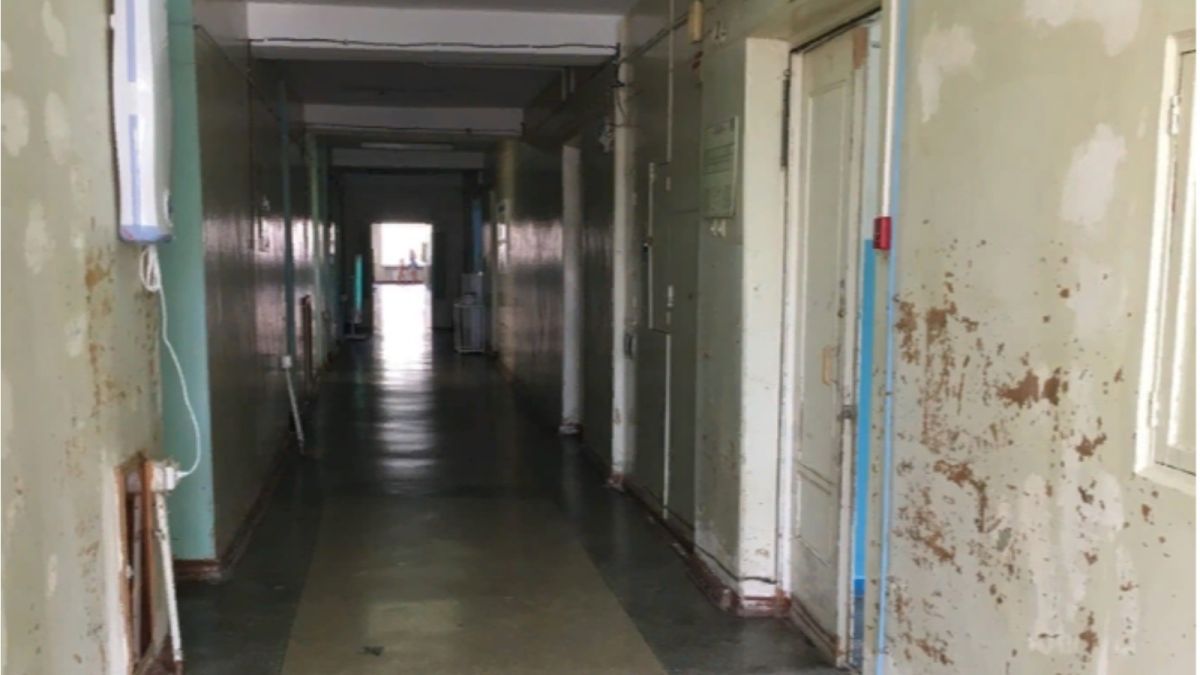 Руководство ковидного госпиталя в Барнауле ответит за тараканов и разруху