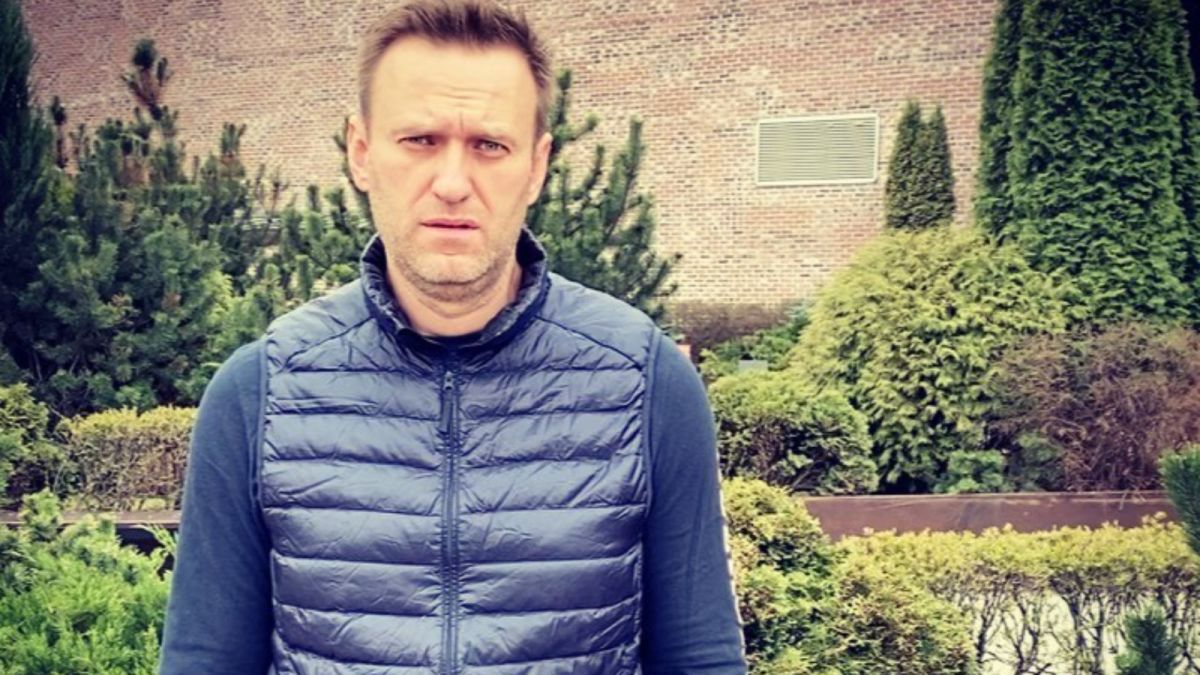 "Спасти улики": в штабе Навального рассказали о таинственной бутылке