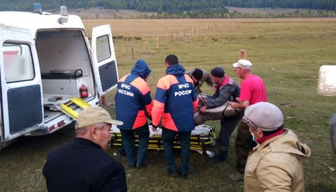 На Алтае спасатели случайно оказались на месте ДТП и помогли пострадавшим