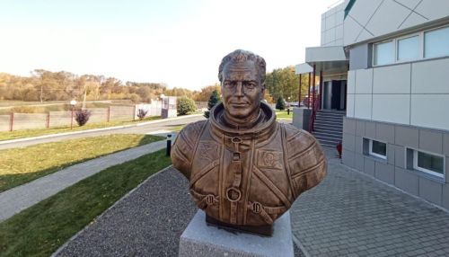 Выполненный известным скульптором бюст Германа Титова открыли на Алтае