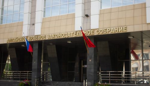 Сессию алтайского парламента отложили после новости о COVID у Томенко