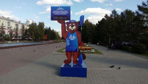 Бобер в центре Барнаула отсчитывает дни до второго этапа Кубка мира по гребле