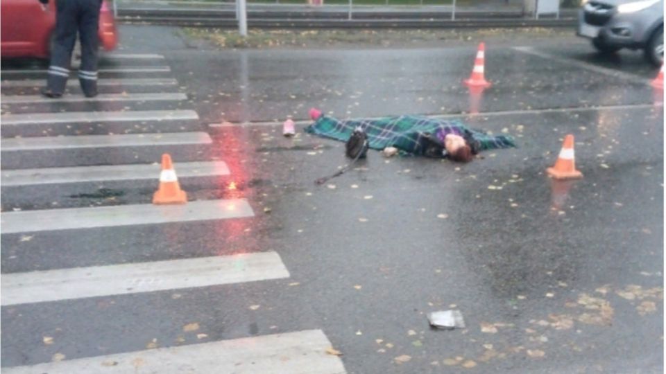 Женщину-пешехода у ТЦ "Алтай" сбил 82-летний водитель