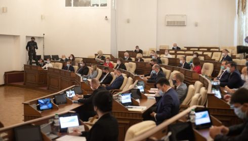 Положительный тест на COVID подтвердился у депутатов алтайского парламента