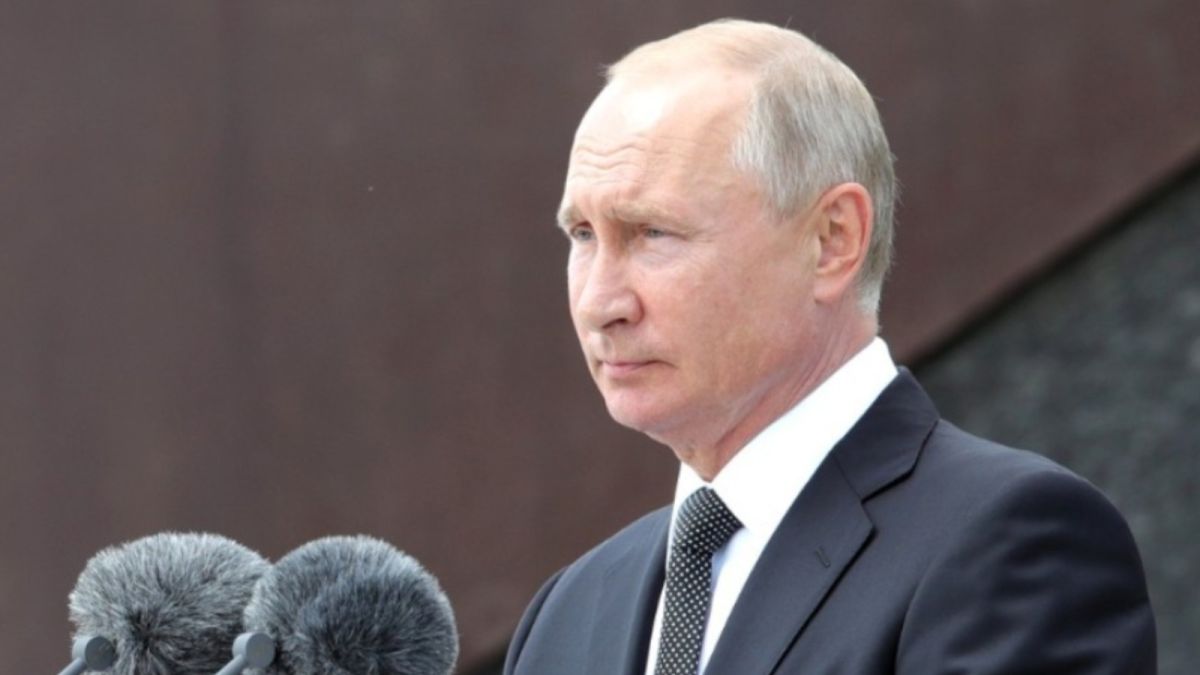 Путин призвал регионы "не расслабляться" и делать больше тестов на COVID
