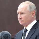 Путин призвал регионы не расслабляться и делать больше тестов на COVID
