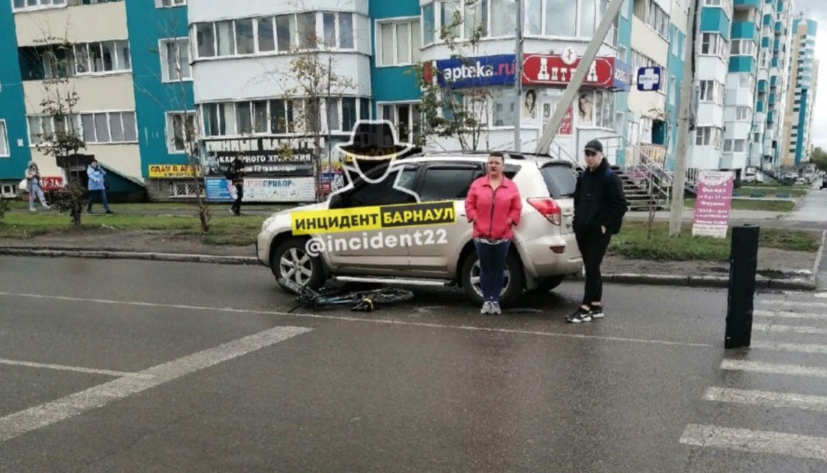 Инцидент барнаул. Мальчика сбила машина Барнаул. В Барнауле сбили мальчика на велосипеде. Инцидент Барнаул 25.12.2020.