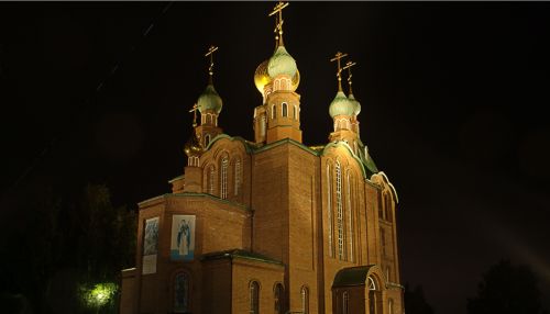 Всем миром: в Новоалтайске сделали уникальную архитектурную подсветку храма