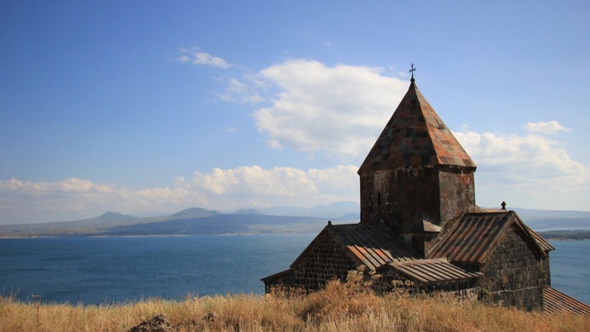 Армения и Азербайджан обвиняют друг друга в обострении военного конфликта 
