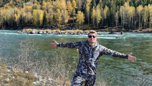 Вертолет и официанты: Николай Басков отдыхает в Республике Алтай