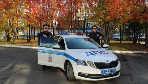 Инспекторы ДПС спасли людей из горящих домов в Барнауле