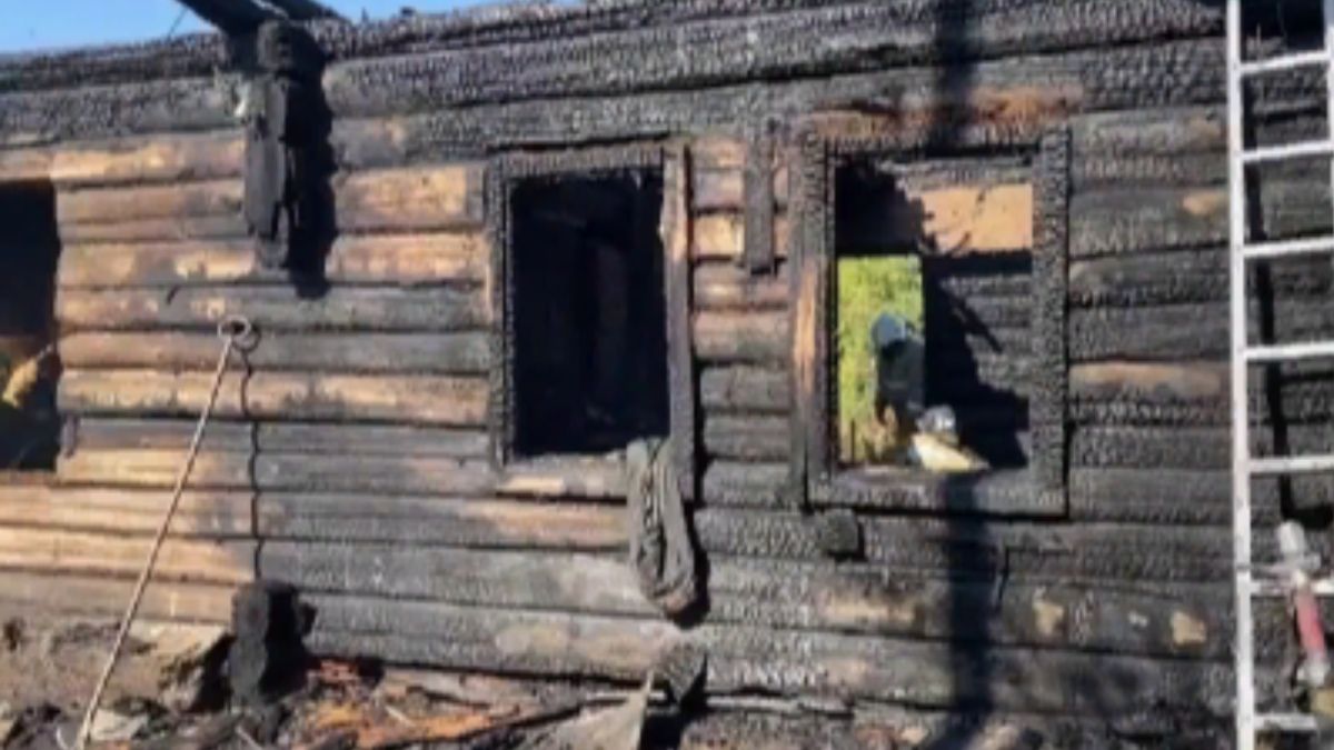 Трое мужчин сгорели при пожаре в частном доме Алтайского края