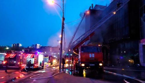 В центре Новосибирска сгорела пятиэтажная гостиница