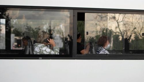 Осужден водитель автобуса из Барнаула, переехавший женщине руку