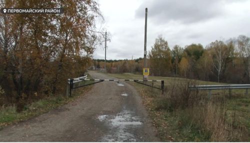 Дорогу к самой большой в крае козьей ферме в Зудилово перекрыли шлагбаумом