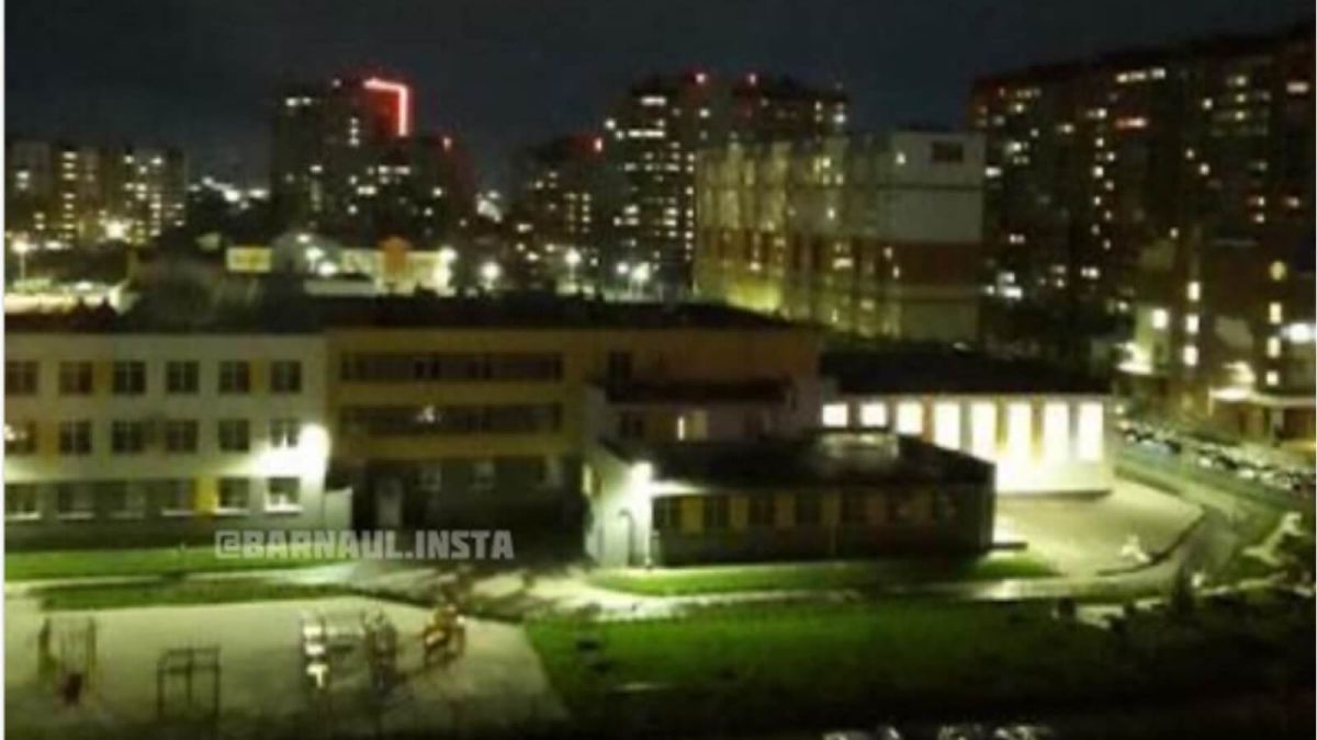 Жители новостроек Барнаула возмущены тренировками в неоткрывшейся новой школе