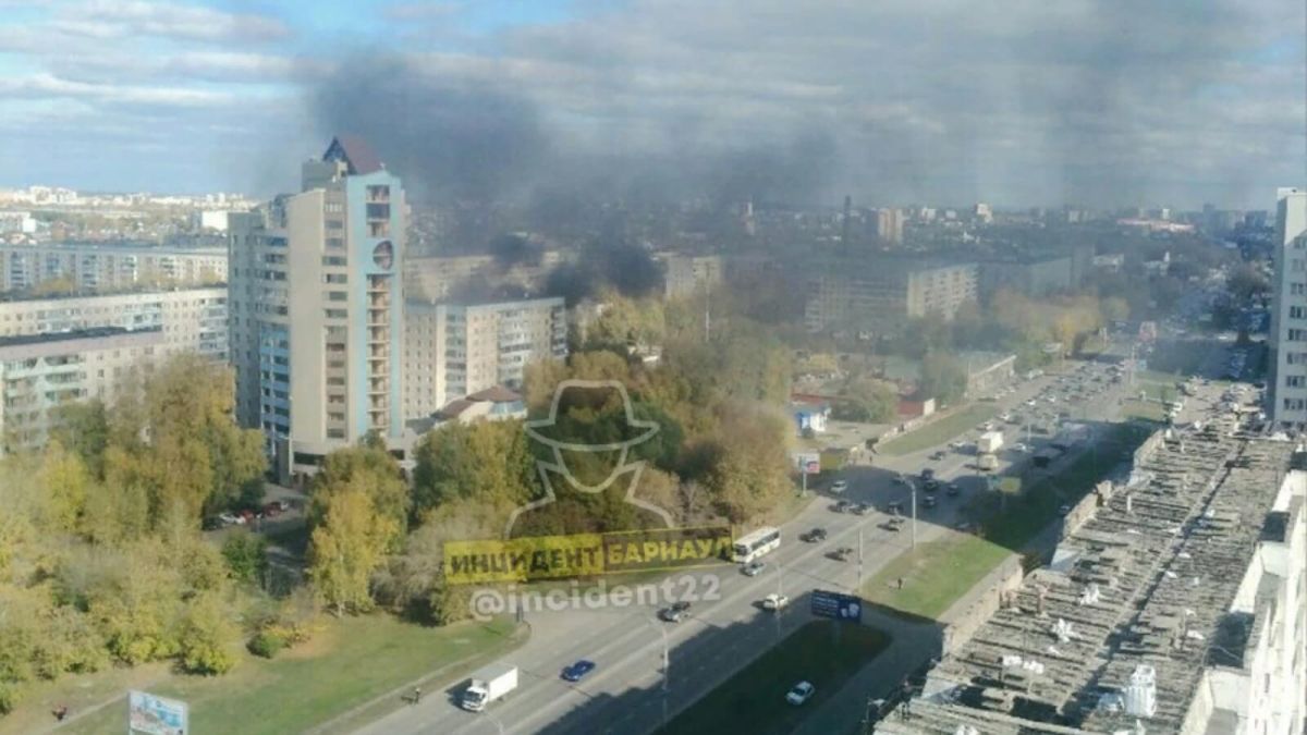 Строения загорелись в Индустриальном районе Барнаула
