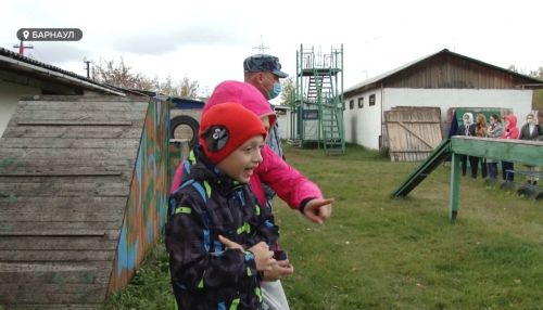 Особенный мальчик и лучшие друзья человека: кинологи исполнили мечту ребенка