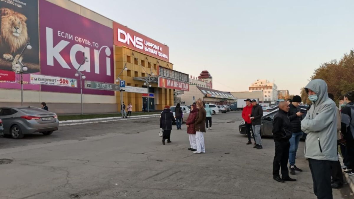 В ТЦ "Бум" в Барнауле в спешке эвакуировали посетителей 
