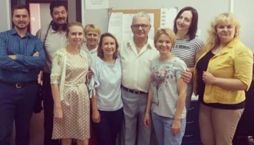 Умер легендарный алтайский ТВ-ведущий, зараженный COVID