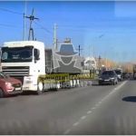 В Барнауле фура несколько метров протащила легковушку