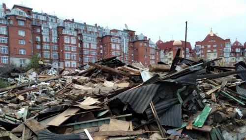 Пять ветхих домов в элитном центре Барнаула пошли под снос ради нового ЖК