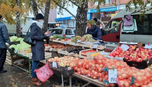 Восемь человек оштрафовали за уличную торговлю в районе Докучаево