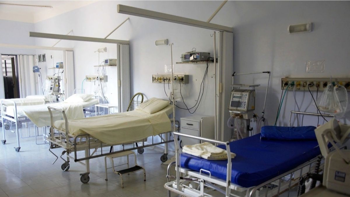 Пациенты ковидного госпиталя на Алтае жалуются на отвратительные условия