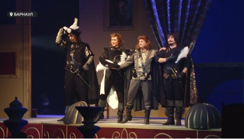 В Барнауле показали премьеру мюзикла Три мушкетера