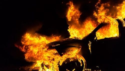 Автомобиль сгорел в Барнауле поздним вечером 10 октября